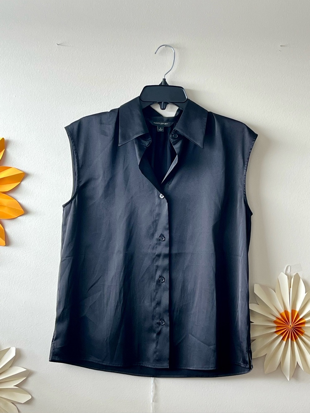 Banana Republic Black Sleeveless Button-Front Vest